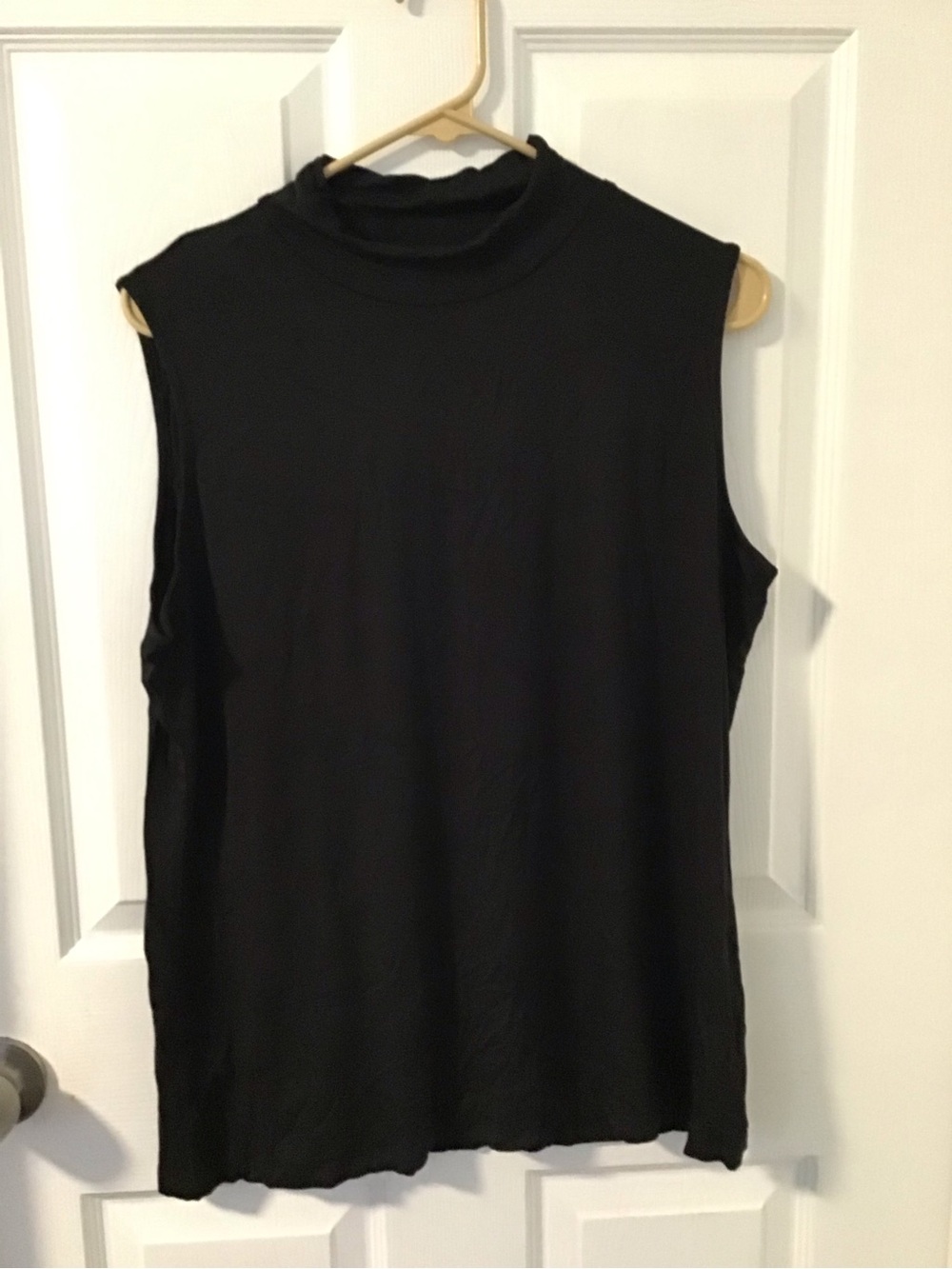 G by Giuliana Black Sleeveless Mock Neck Tank